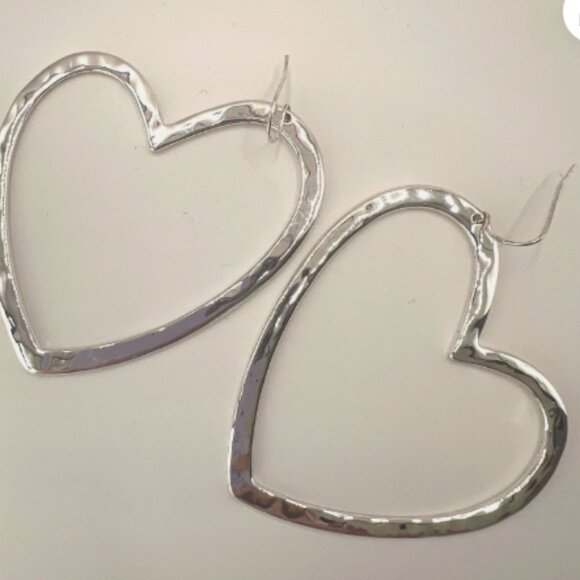 Robert Lee Morris Large Hammered Bright Silver Toned Heart Shaped Earrings - Picture 1 of 3